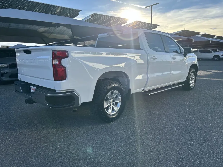 2024 Chevrolet Silverado 1500 LT | Photo 4 of 18