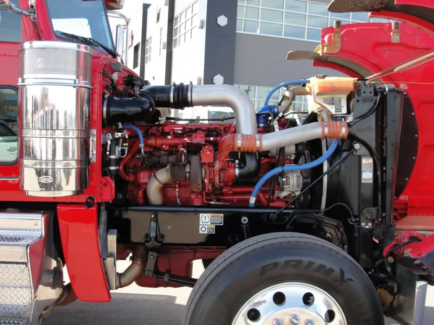 2018 Peterbilt 389 Day Cab | Photo 9 of 16