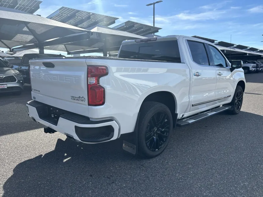 2022 Chevrolet Silverado 1500 High Country | Photo 4 of 21