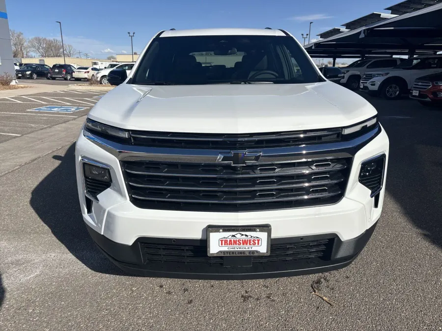 2025 Chevrolet Traverse FWD LT | Photo 7 of 20