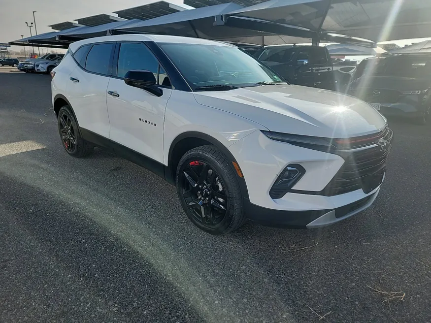 2023 Chevrolet Blazer LT | Photo 7 of 16