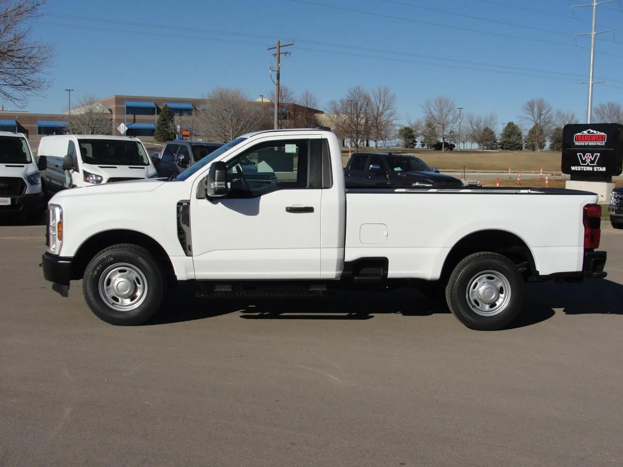 2024 Ford F-250 | Photo 2 of 12