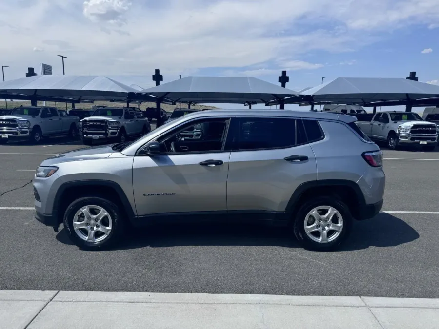 2022 Jeep Compass Sport | Photo 5 of 20