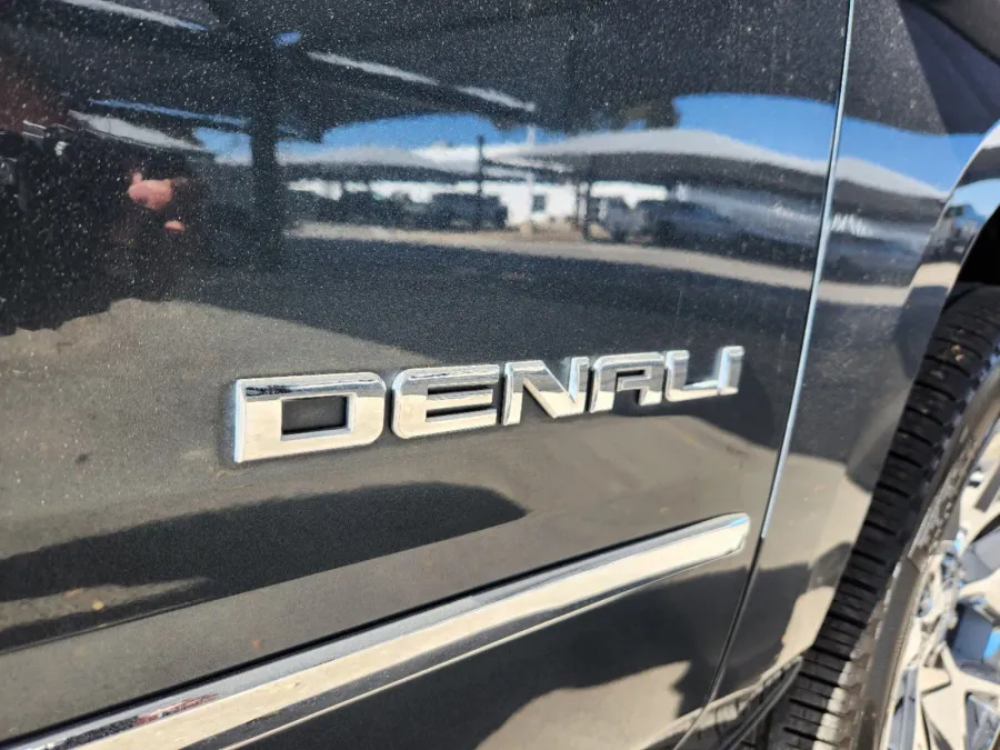 2019 GMC Yukon Denali | Photo 18 of 33