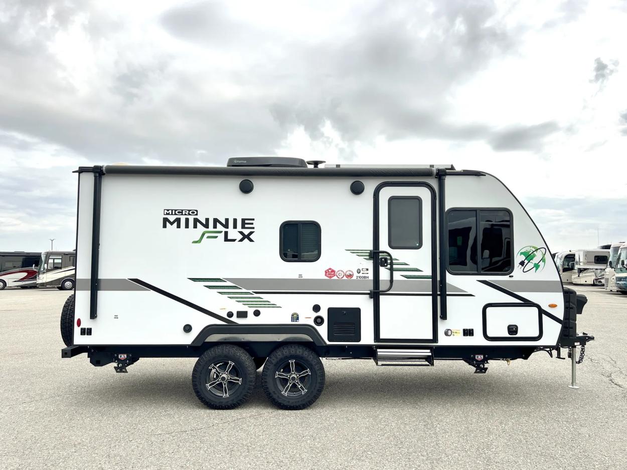 2022 Winnebago Micro Minnie 2100BH | Photo 2 of 21