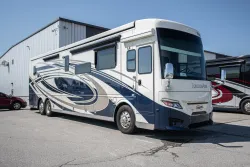 2023 Newmar London Aire 4551 | Thumbnail Photo 4 of 15