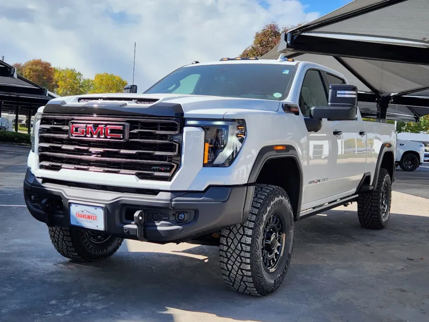 2025 GMC Sierra 2500HD AT4X | Photo 3 of 31