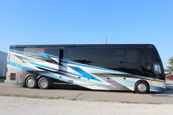 2025 Emerald Prevost H3-45 | Thumbnail Photo 2 of 34