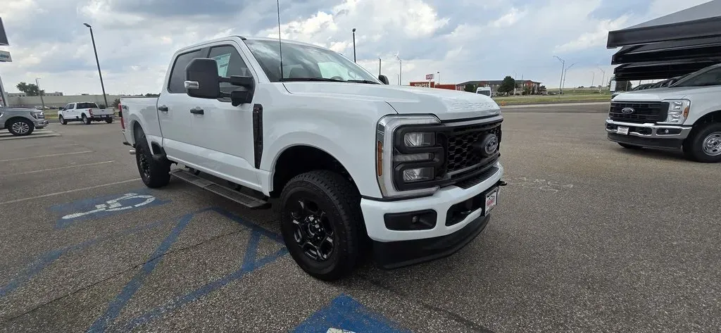 2024 Ford F-250SD | Photo 3 of 28