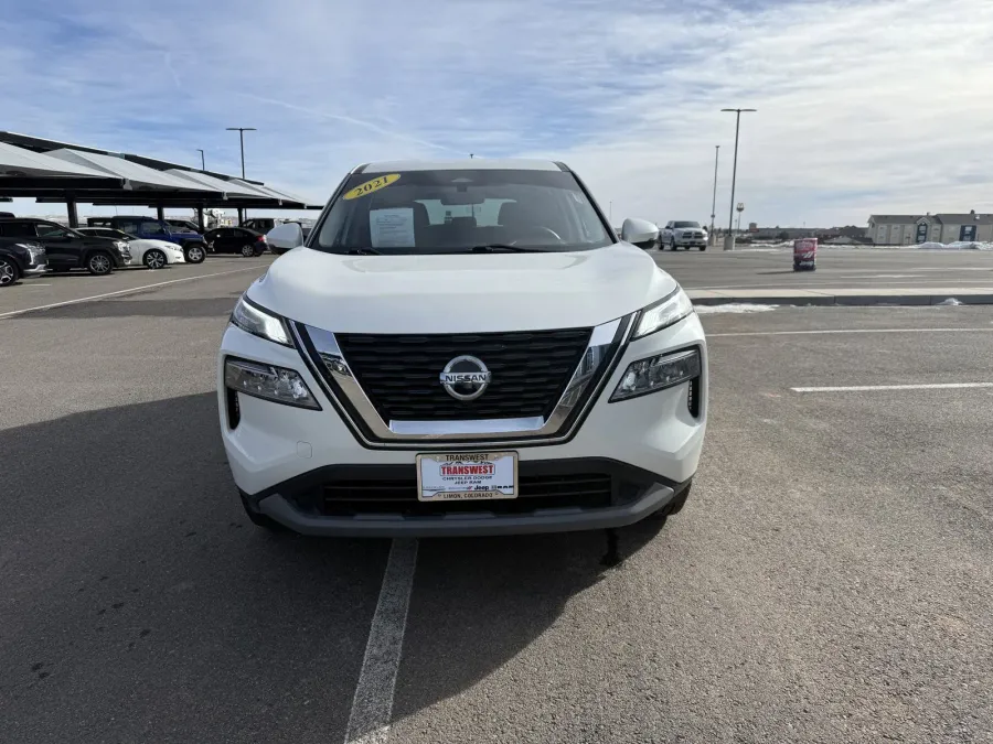 2021 Nissan Rogue SV | Photo 7 of 16