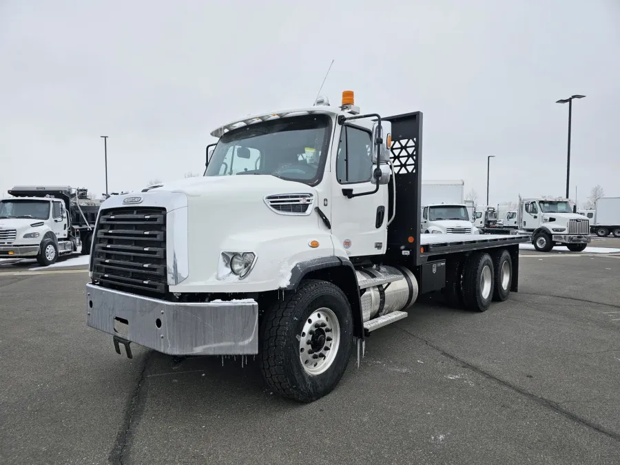 2025 Freightliner 114SD | Photo 1 of 16