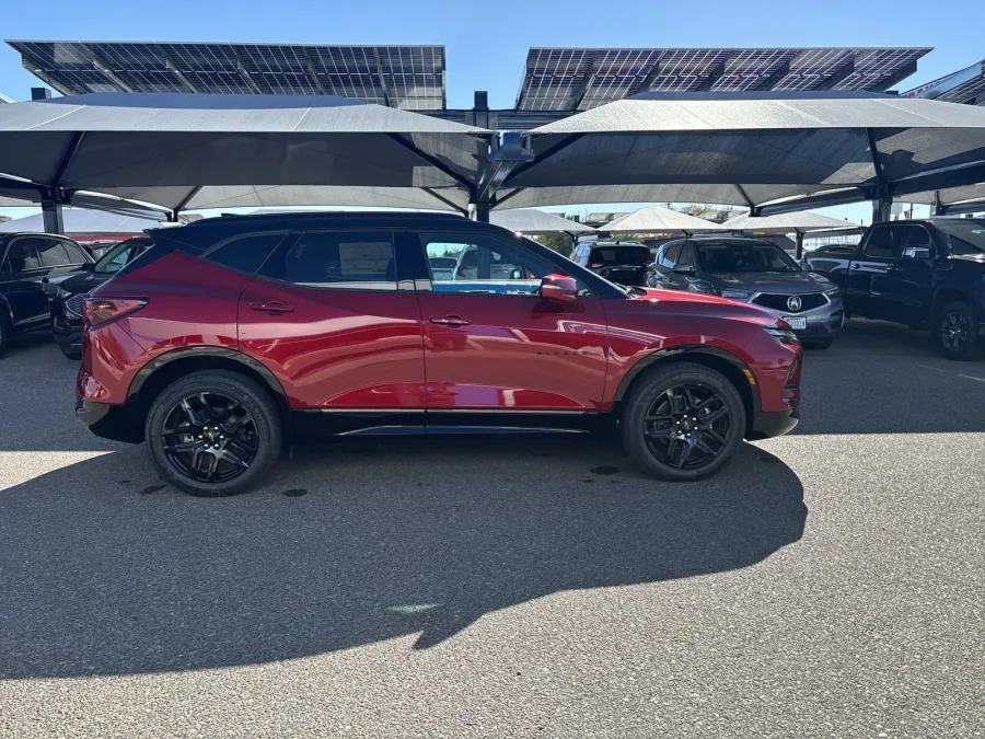 2025 Chevrolet Blazer RS | Photo 5 of 25