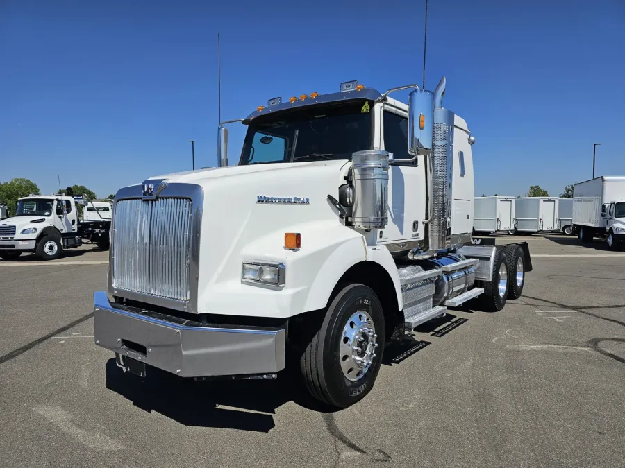 2020 Western Star 4900SA | Photo 1 of 24