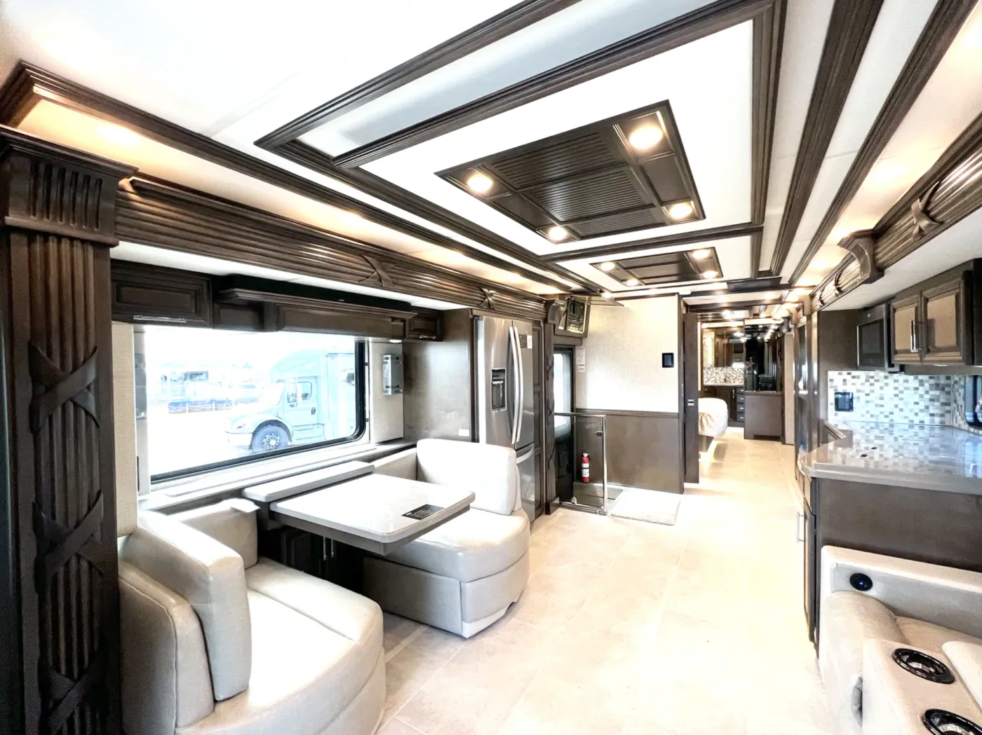 2023 Newmar Supreme Aire 4509 | Photo 5 of 37