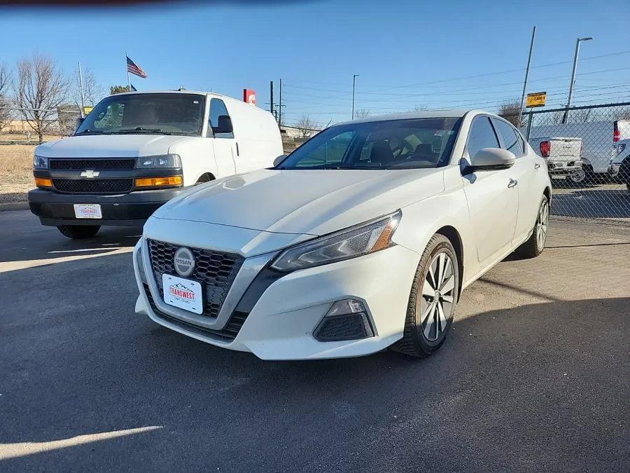 2022 Nissan Altima 2.5 SV | Photo 2 of 3