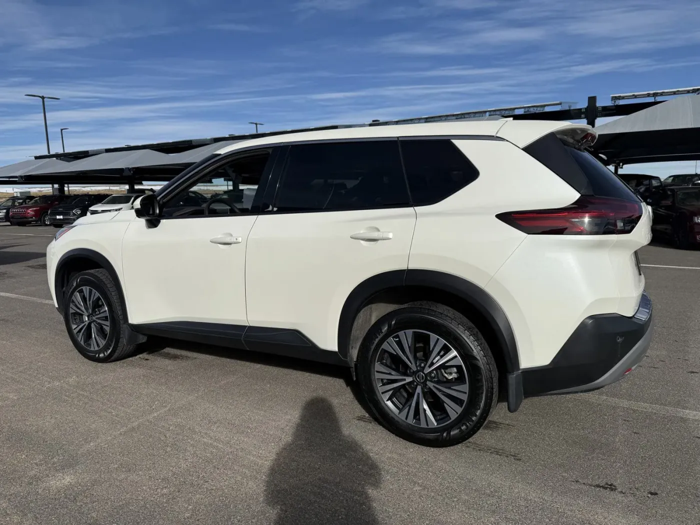 2021 Nissan Rogue SV | Photo 2 of 16