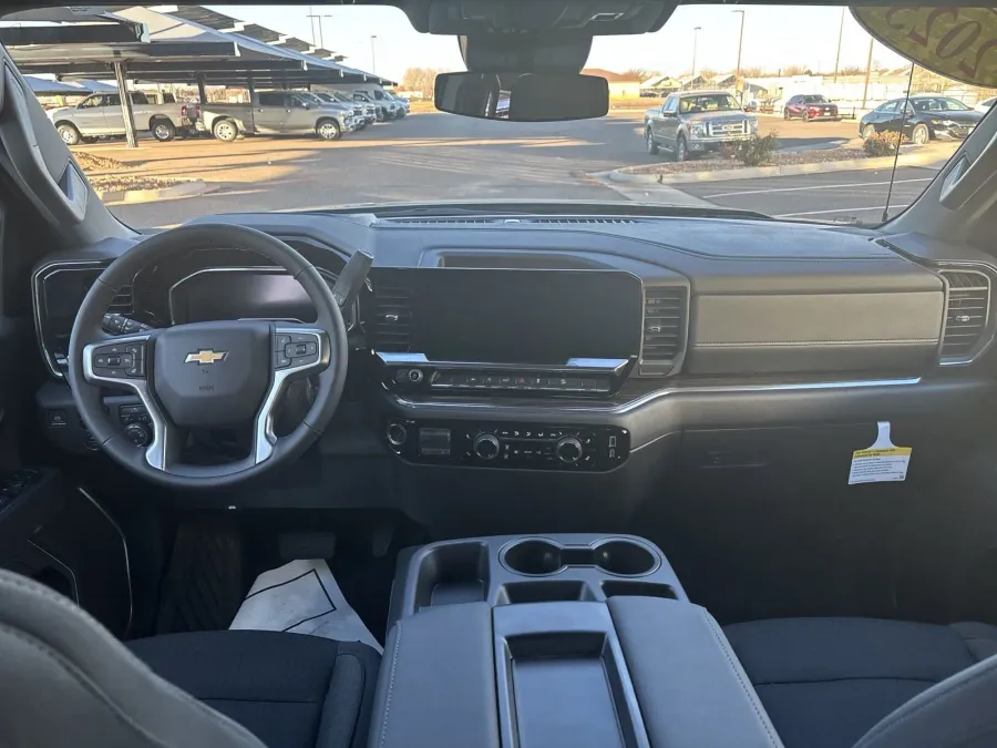 2025 Chevrolet Silverado 1500 LT | Photo 10 of 19