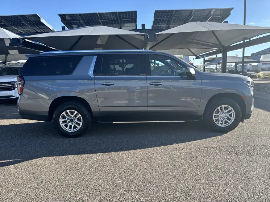 2022 Chevrolet Suburban LT | Photo 5 of 23