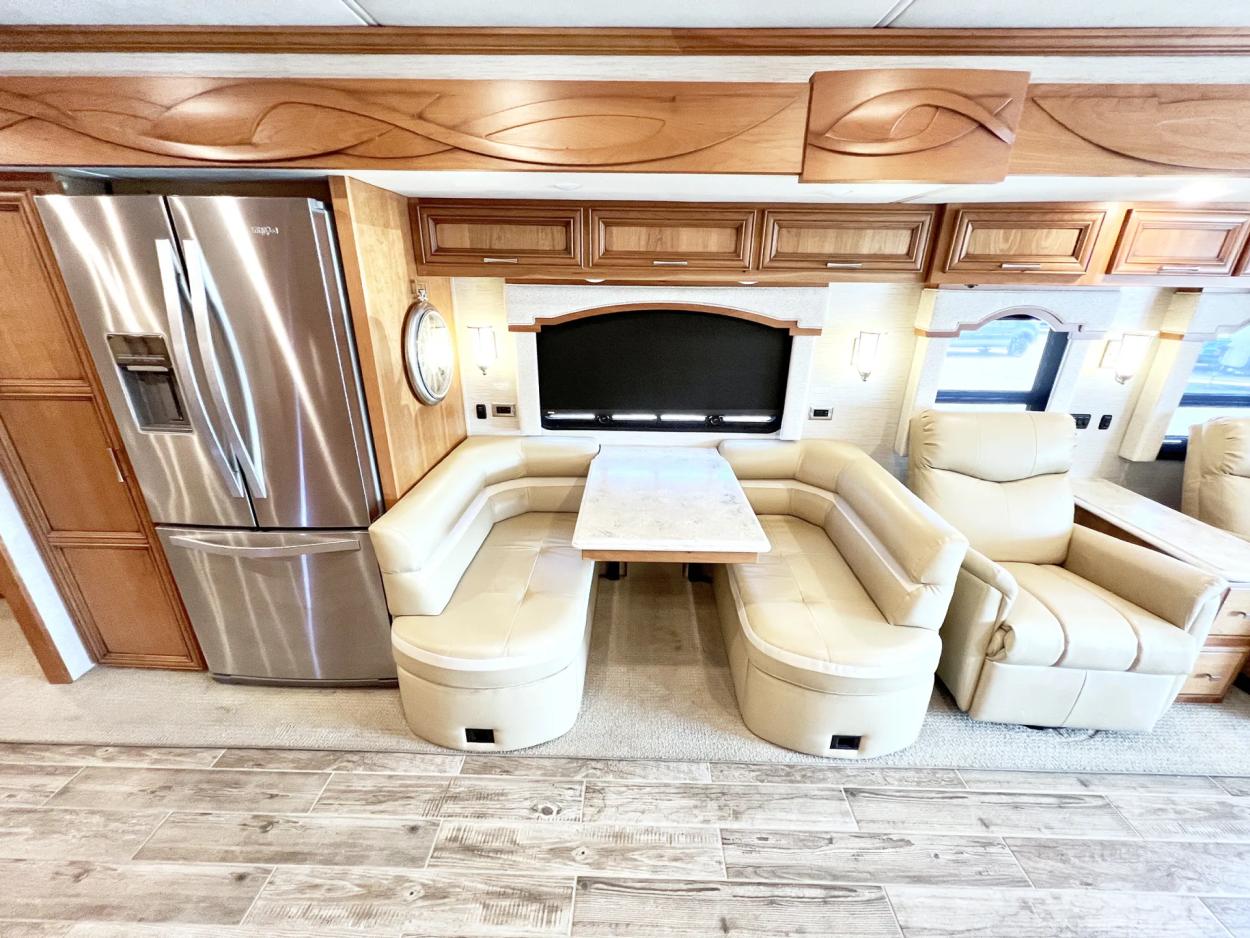 2018 Newmar Ventana 4369 | Photo 9 of 33