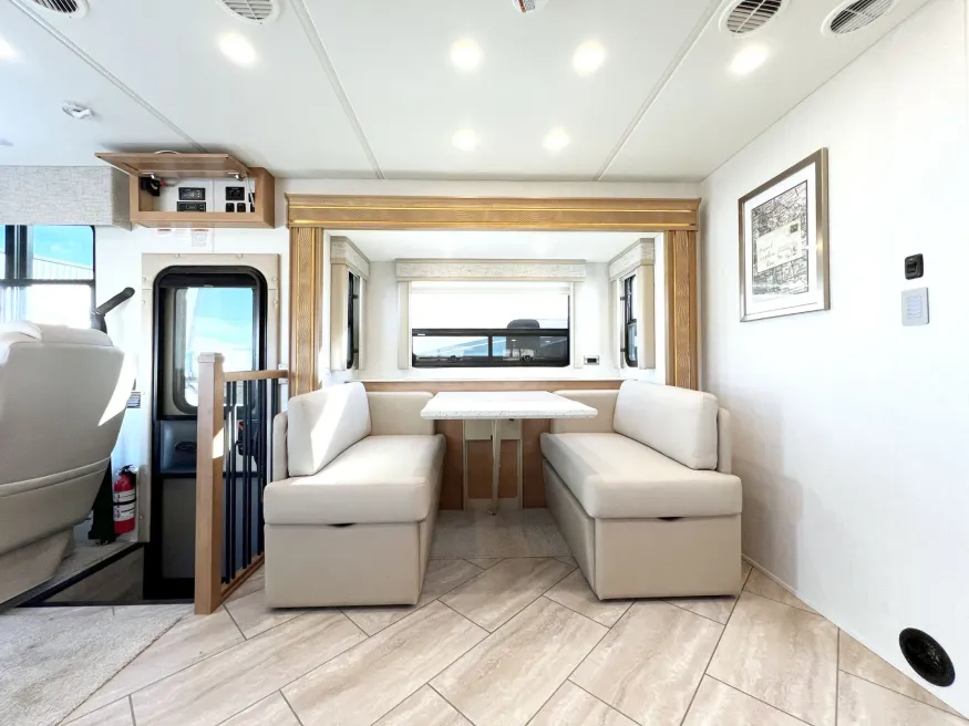 2024 Newmar Bay Star Sport 3225 | Photo 4 of 16