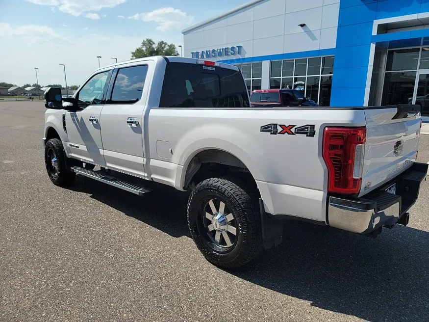 2017 Ford Super Duty F-350 SRW Lariat | Photo 2 of 23