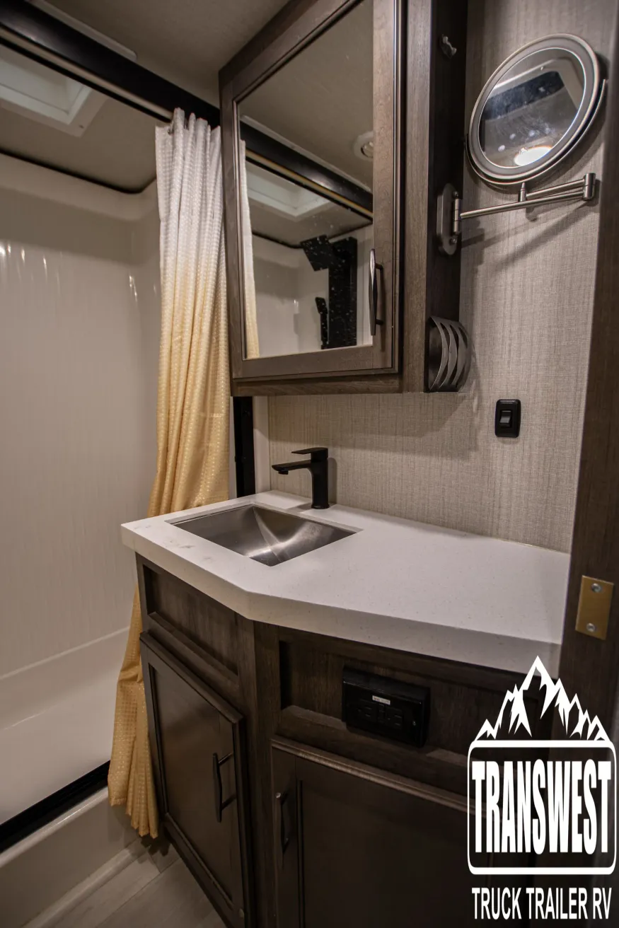 2022 Grand Design Solitude 345GK | Photo 10 of 13