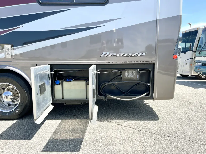 2017 Tiffin Allegro Breeze 32BR | Photo 24 of 27