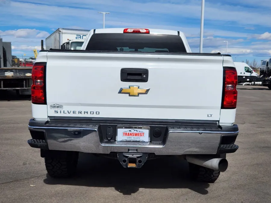 2015 Chevrolet Silverado 2500HD LT | Photo 13 of 33