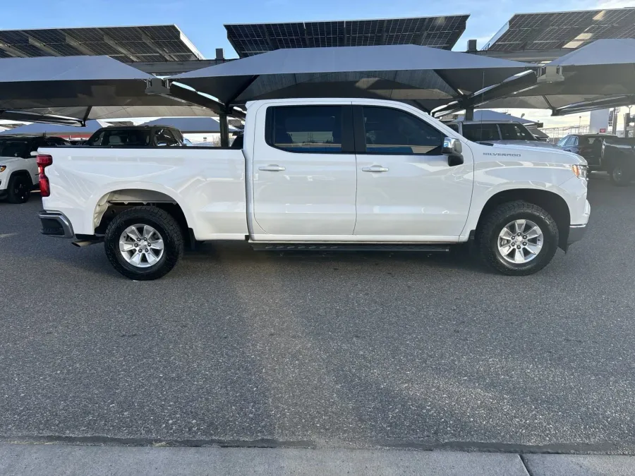 2024 Chevrolet Silverado 1500 LT | Photo 5 of 18