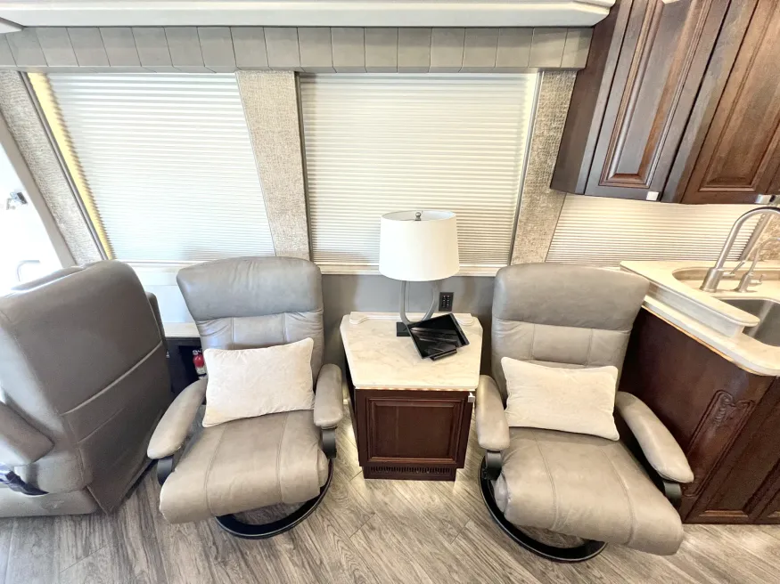 2017 Emerald Prevost X3 | Photo 8 of 37