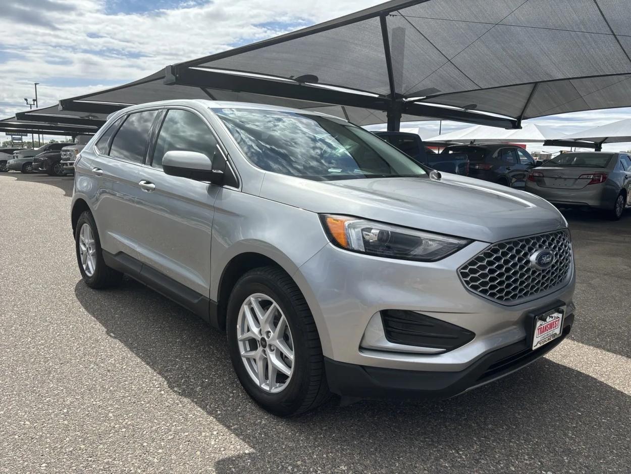 2023 Ford Edge SEL | Photo 6 of 23