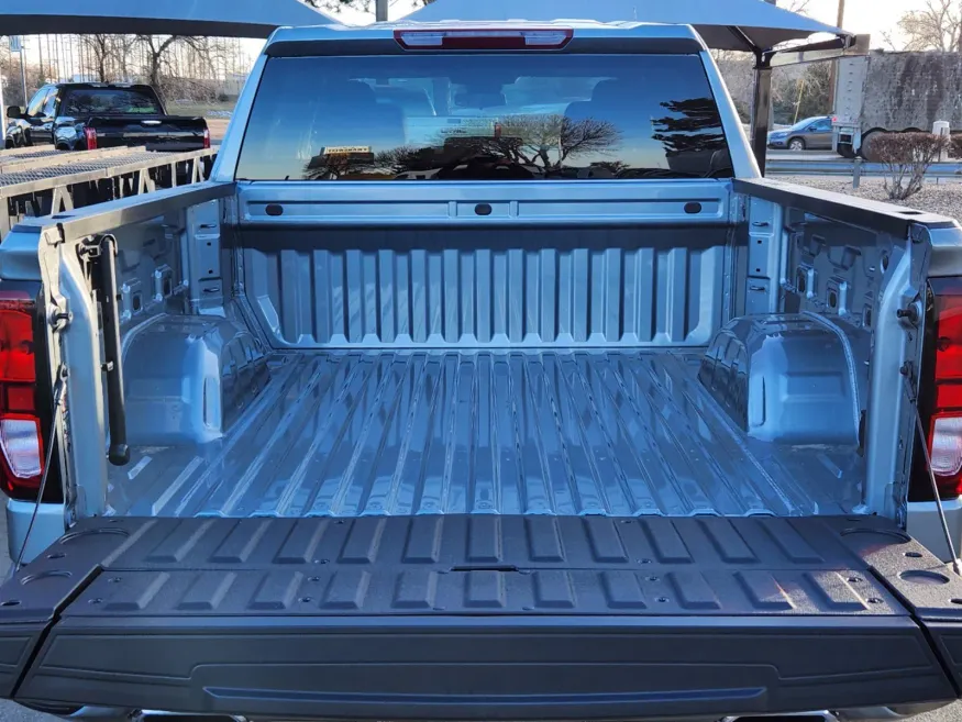 2025 GMC Sierra 1500 Elevation | Photo 16 of 30