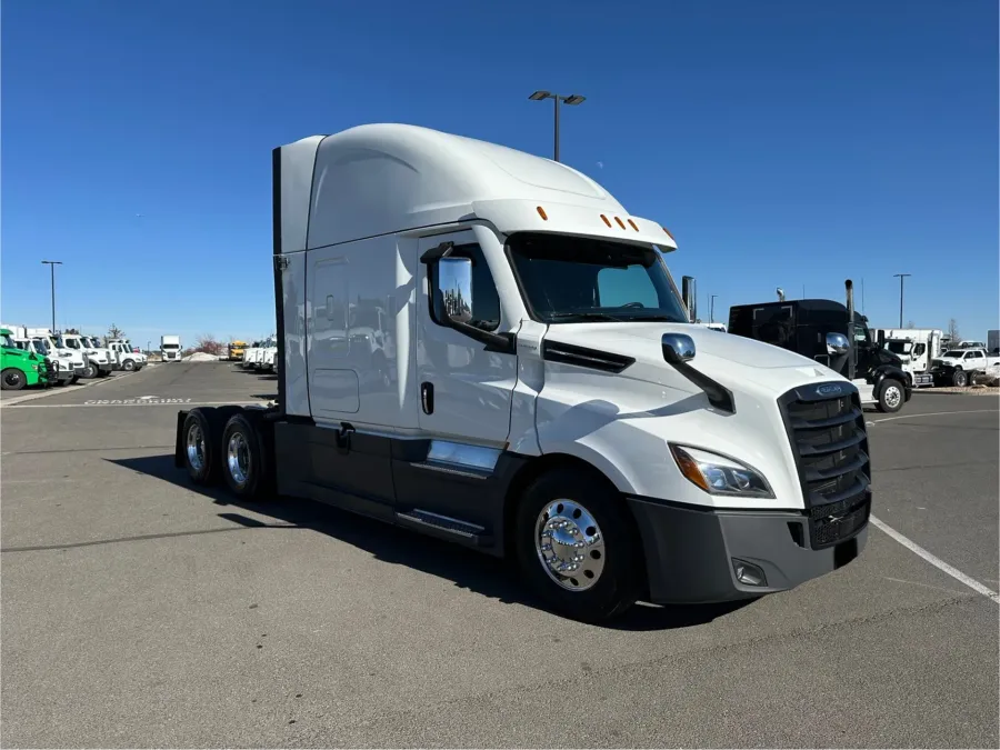 2023 Freightliner Cascadia 126 | Photo 3 of 22