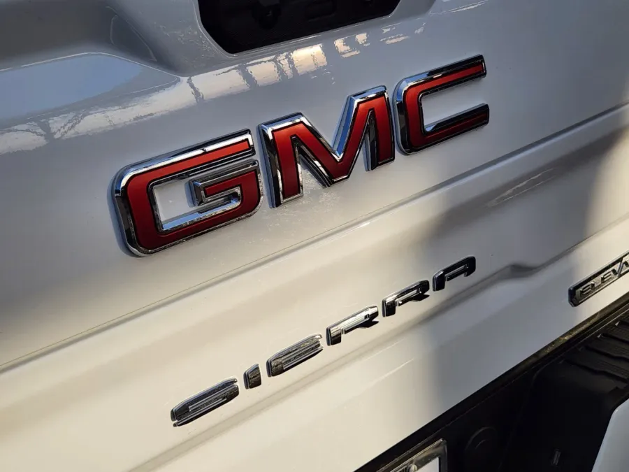 2025 GMC Sierra 1500 Elevation | Photo 12 of 28