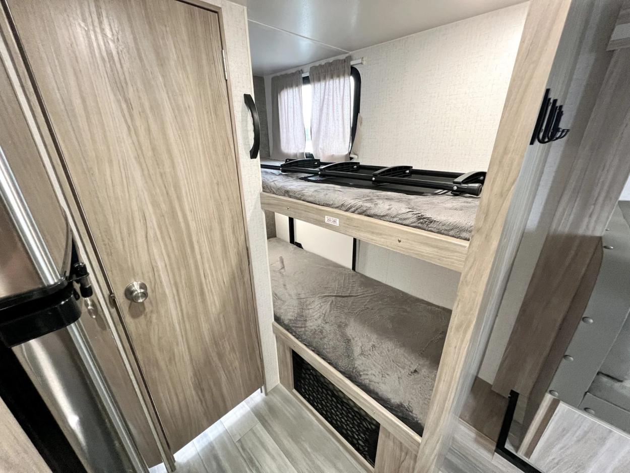 2022 Winnebago Micro Minnie 2100BH | Photo 10 of 21