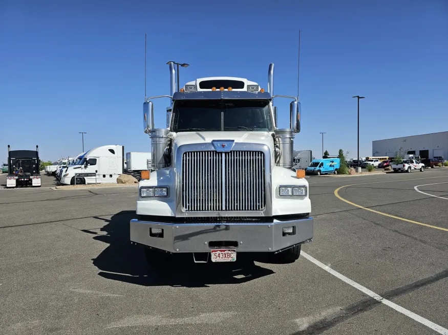 2020 Western Star 4900SA | Photo 2 of 21