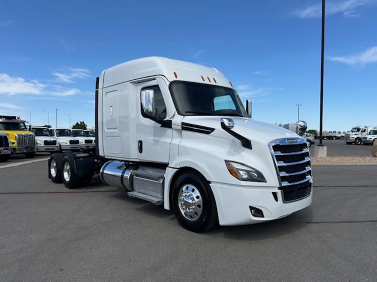 2021 Freightliner Cascadia 126 | Photo 6 of 21
