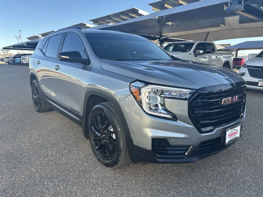 2023 GMC Terrain SLE | Photo 6 of 22