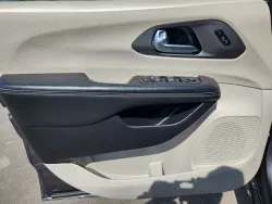 2022 Chrysler Pacifica Touring L | Thumbnail Photo 5 of 27