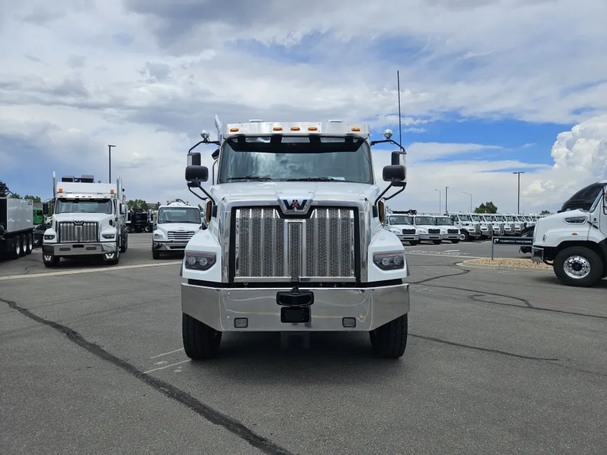 2025 Western Star 47X | Photo 2 of 14