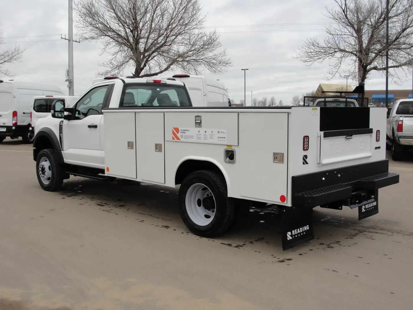 2023 Ford F-450 | Photo 3 of 15