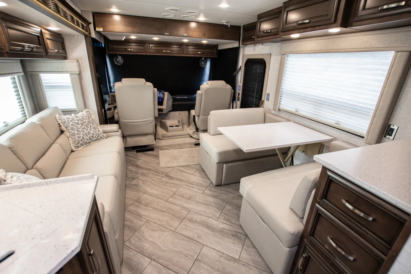 2024 Newmar Bay Star Sport 3014 | Photo 5 of 10