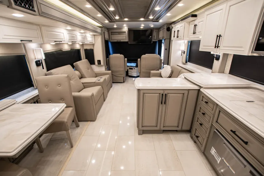 2025 Newmar London Aire 4569 | Photo 12 of 32