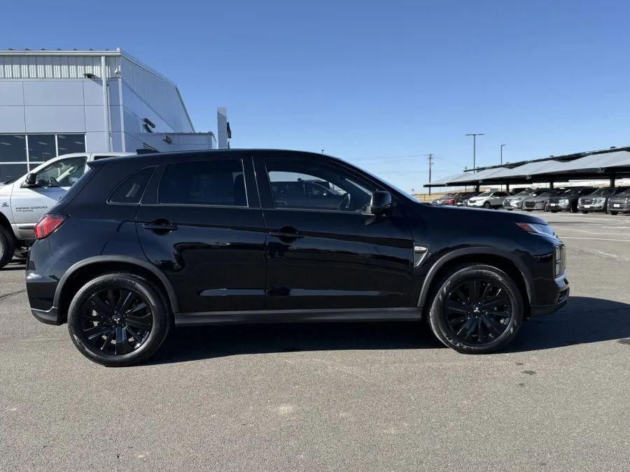 2024 Mitsubishi Outlander Sport | Photo 5 of 16