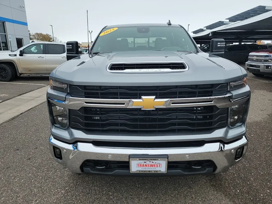 2025 Chevrolet Silverado 3500HD LT | Photo 8 of 17