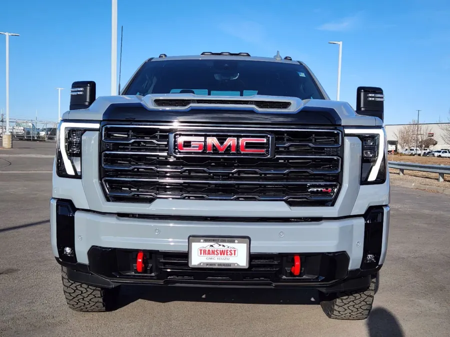 2025 GMC Sierra 2500HD AT4 | Photo 4 of 32