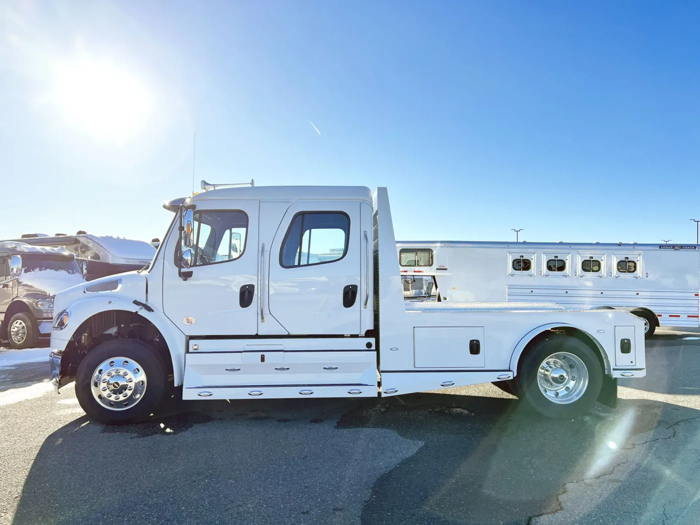 2023 Freightliner M2 106 Summit Hauler | Photo 3 of 26