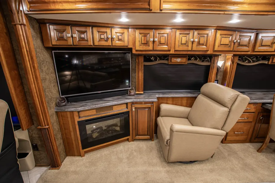 2015 Tiffin Allegro Bus 45 LP | Photo 6 of 17