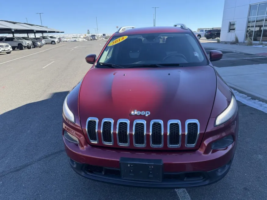 2014 Jeep Cherokee Latitude | Photo 2 of 16