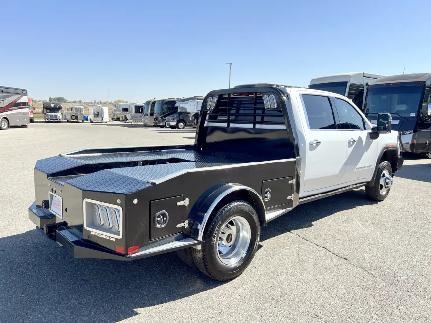 2023 GMC 3500 Denali | Photo 15 of 21